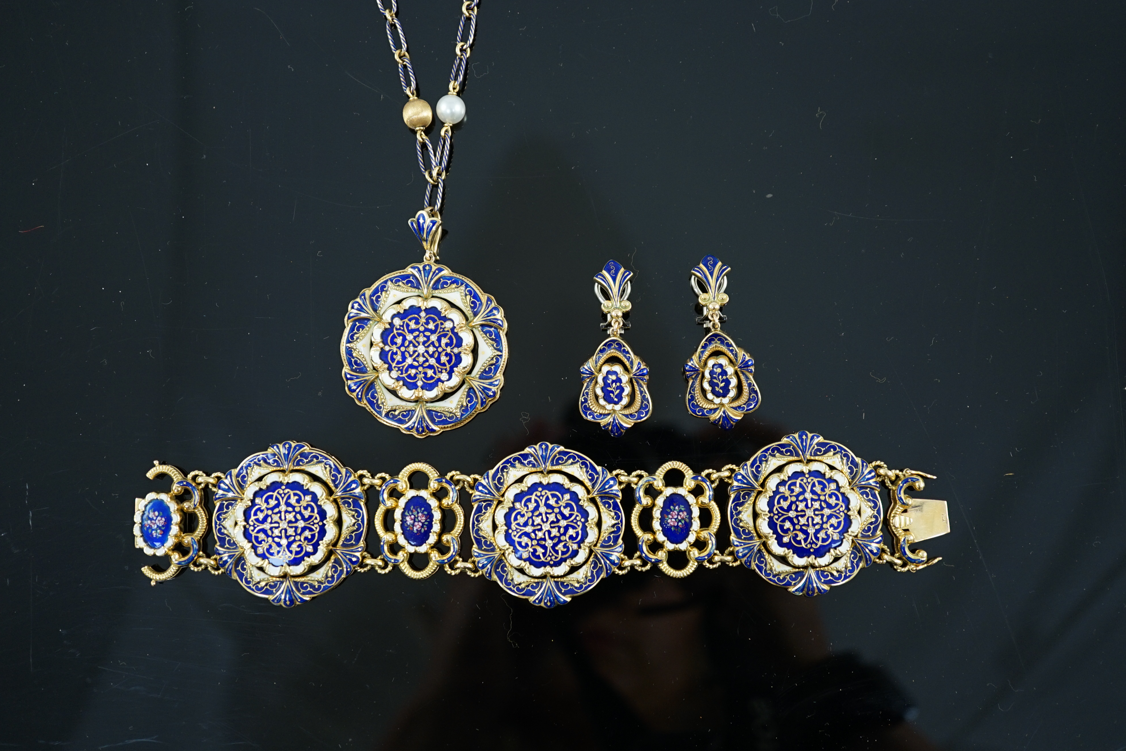 A mid 20th century Swiss 18ct gold and polychrome enamelled suite of jewellery, retailed by E. Meister, Zurich